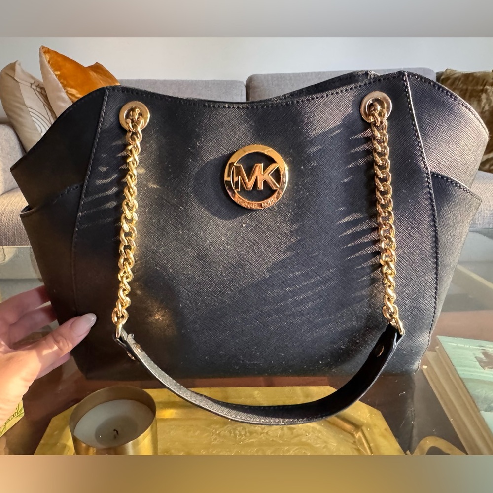 MICHAEL Michael Kors Jet Set Black Leather Totes Bag